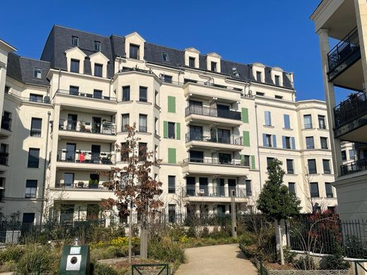Двухуровневые апартаменты, Clamart, Hauts-de-Seine