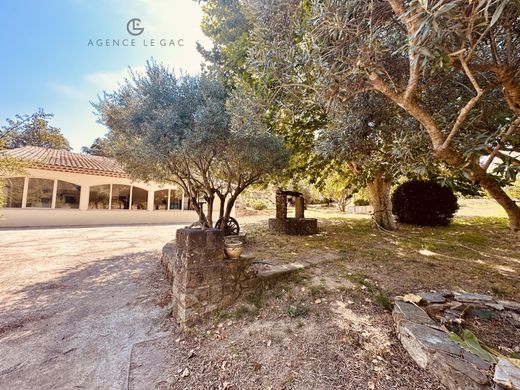 빌라 / Le Plan-de-la-Tour, Var