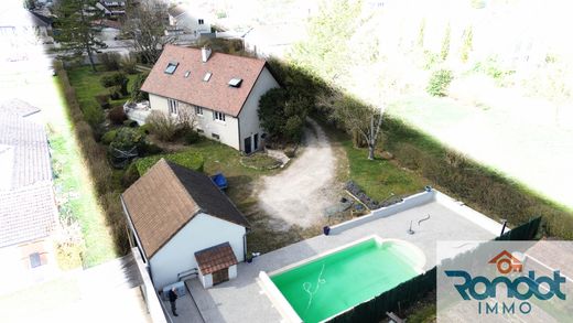 Luxus-Haus in Savigny-le-Sec, Cote d'Or