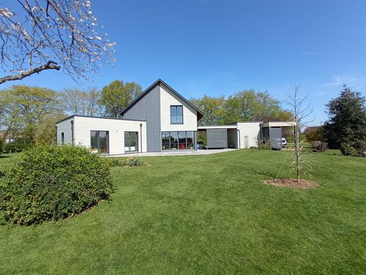 Luxury home in Le Neubourg, Eure