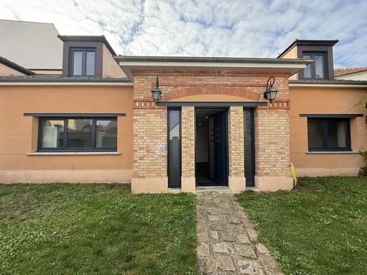 Luxury home in Orgeval, Yvelines