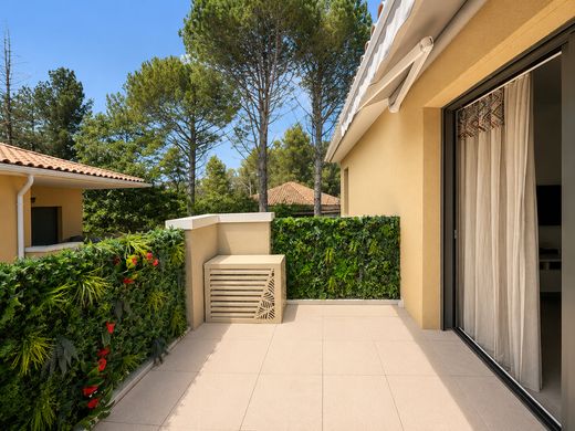 Apartment in Puyricard, Bouches-du-Rhône