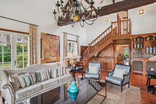 Luxury home in Saint-Nom-la-Bretêche, Yvelines