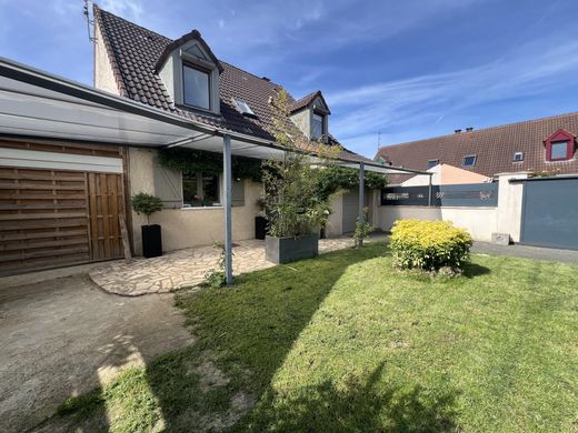 Luxe woning in Chennevières-sur-Marne, Val-de-Marne