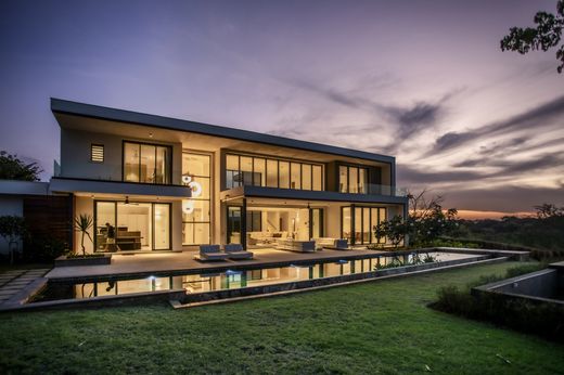 Luxury home in Tamarin, Black River District