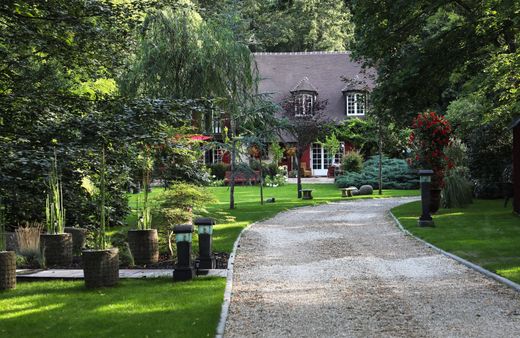 Villa in Lamorlaye, Oise