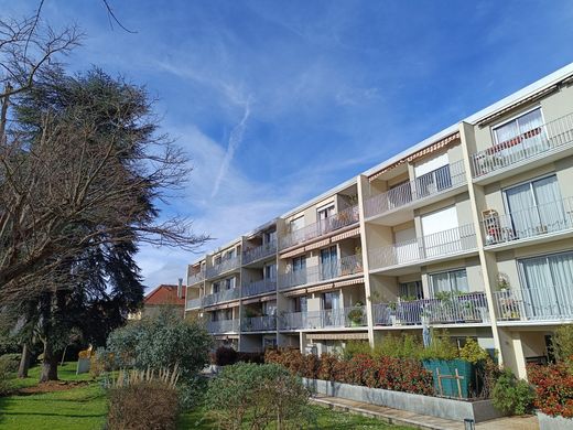 Apartment / Etagenwohnung in Rueil-Malmaison, Hauts-de-Seine