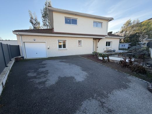 Πολυτελή κατοικία σε Tignieu, Isère