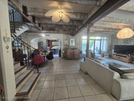 منزل ﻓﻲ Saint-Laurent-d'Aigouze, Gard