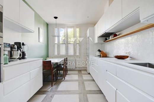 Apartment in La Muette, Auteuil, Porte Dauphine, Paris