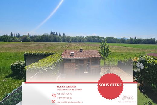 Luxury home in Saint-Genis-Pouilly, Ain