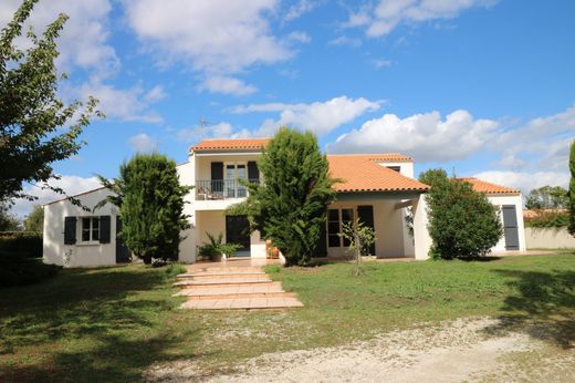 Maison de luxe à Saint-Vaize, Charente-Maritime