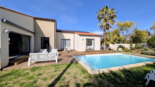 Willa w Saint-Génis-des-Fontaines, Pyrénées-Orientales