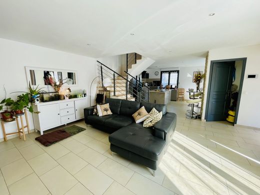 منزل ﻓﻲ Orgeval, Yvelines