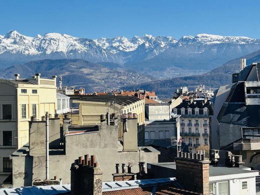 Apartment / Etagenwohnung in Grenoble, Isère