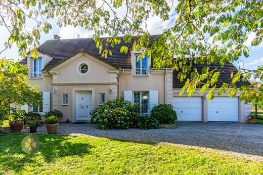 Casa di lusso a La Queue-les-Yvelines, Yvelines