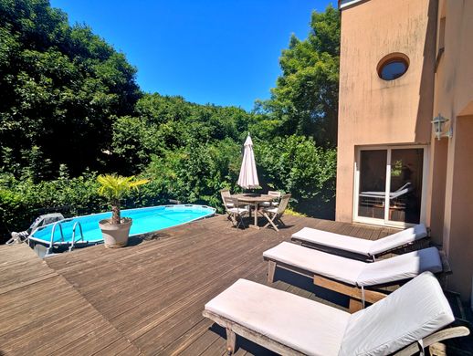 Luxe woning in Royat, Puy-de-Dôme