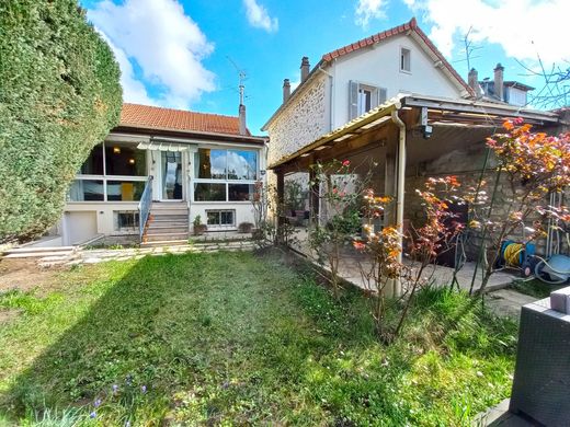 Casa di lusso a Joinville-le-Pont, Val-de-Marne