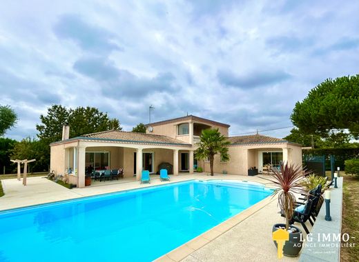 Maison de luxe à Tesson, Charente-Maritime