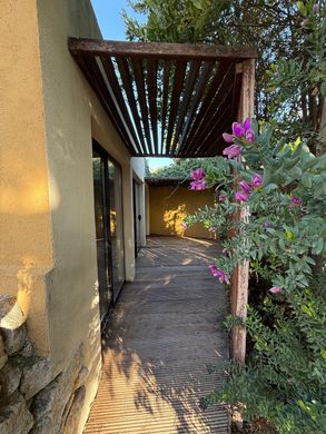 Villa in Les Pennes-Mirabeau, Bouches-du-Rhône