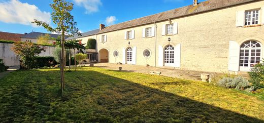 Luxe woning in Angerville, Essonne