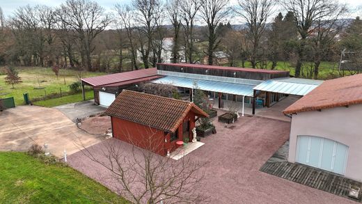 Luxus-Haus in Charmeil, Allier