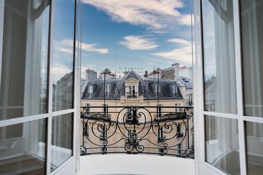 아파트 / Champs-Elysées, Madeleine, Triangle d’or, Paris