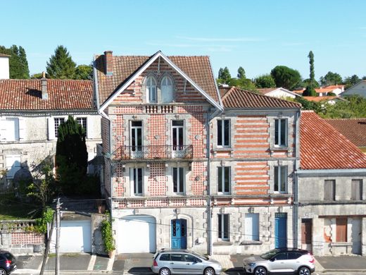 Casa de lujo en Barbezieux-Saint-Hilaire, Charenta