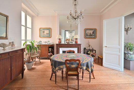Apartment / Etagenwohnung in Bordeaux, Gironde