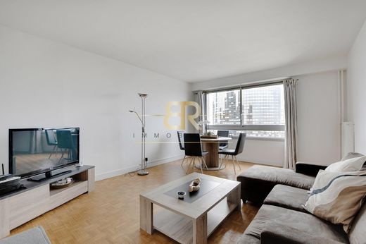 Apartment / Etagenwohnung in Courbevoie, Hauts-de-Seine