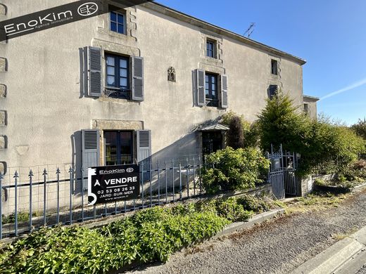 Casa di lusso a La Roche-sur-Yon, Vandea