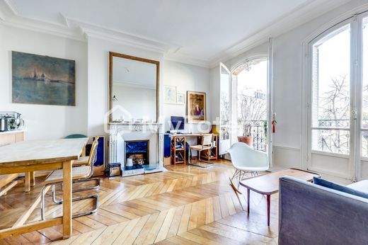 Apartment in Chatelet les Halles, Louvre-Tuileries, Palais Royal, Paris
