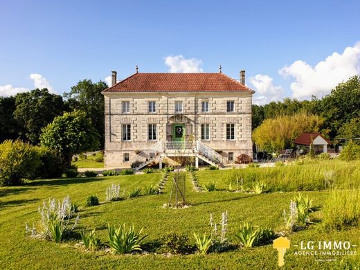 Saint-Thomas-de-Conac, Charente-Maritimeの高級住宅