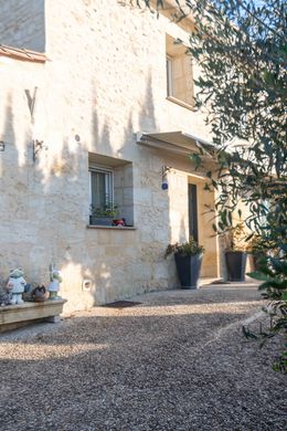 Luxe woning in Latresne, Gironde