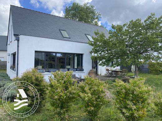 Luxury home in Locmariaquer, Morbihan