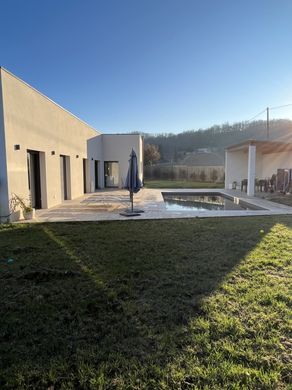 Luxury home in Sainte-Colombe-en-Bruilhois, Lot-et-Garonne