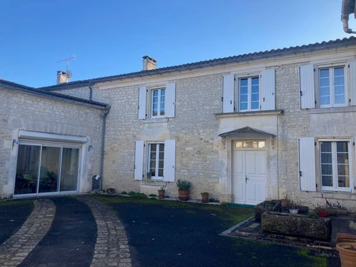 Luxury home in Mérignac, Charente