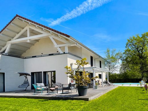 Villa in Divonne-les-Bains, Ain