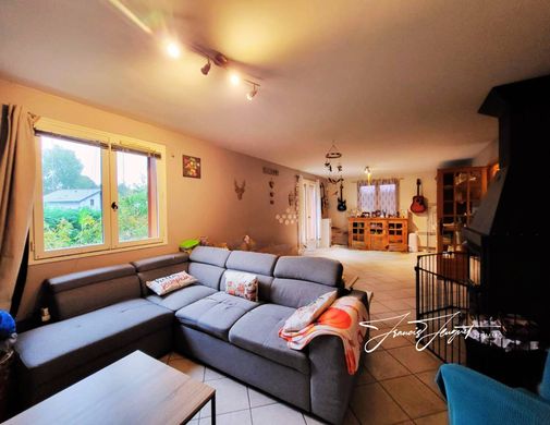 Villa in Marcellaz-Albanais, Haute-Savoie