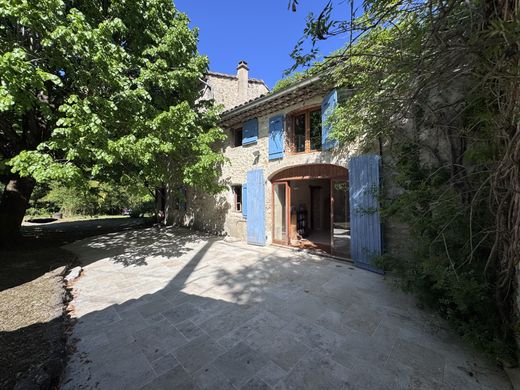 Willa w La Touche, Drôme
