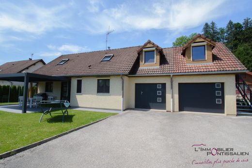 Maison de luxe à Oye-et-Pallet, Doubs