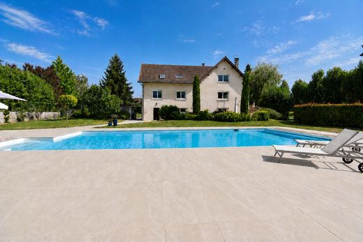 Luxury home in Villeneuve-de-Marc, Isère
