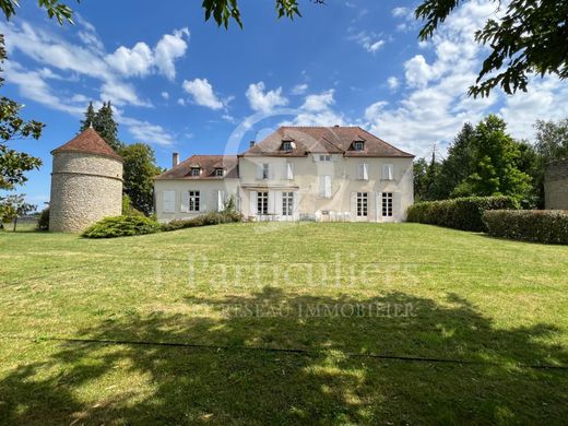 Luxe woning in Neuville-lès-Decize, Nièvre