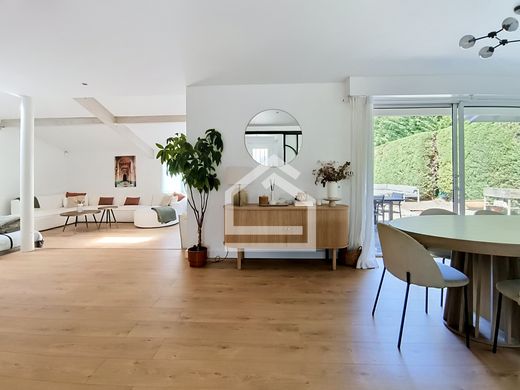 Luxury home in Mérignac, Gironde