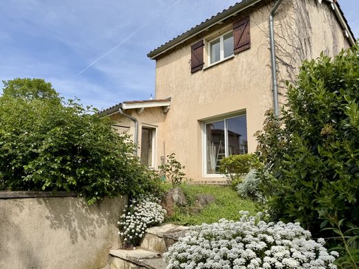 Luxury home in Saint-Genis-les-Ollières, Rhône