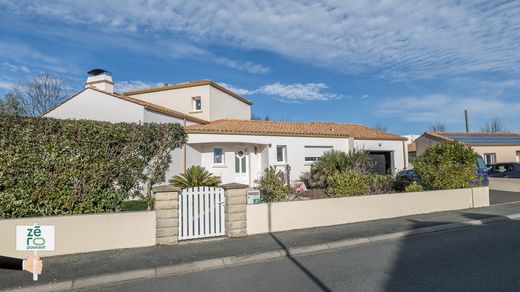 Luxury home in Landevieille, Vendée
