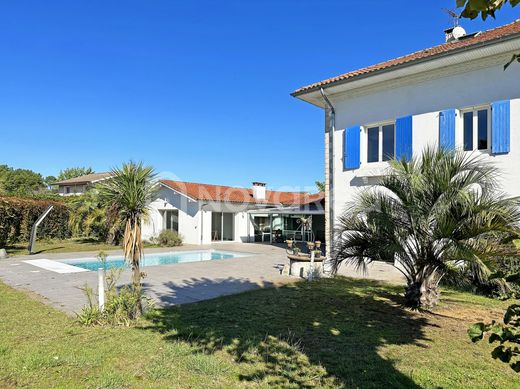 Luxury home in Tosse, Landes