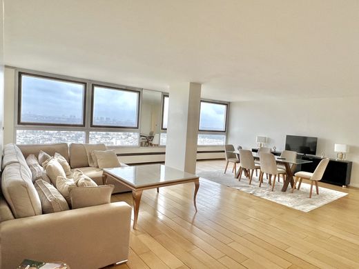 Apartment in Puteaux, Hauts-de-Seine