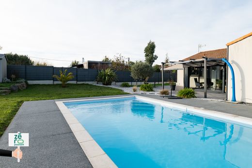 Luxury home in Saint-Benoist-sur-Mer, Vendée