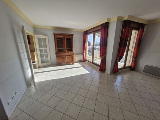 Apartament w Bron, Rhône